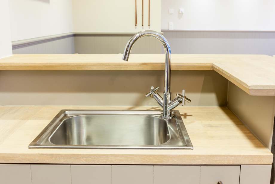 Comment remplacer le robinet de votre évier de cuisine ?